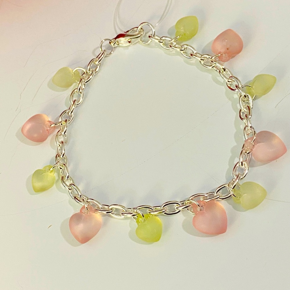 💙4/10$ Beautiful bracelet and with cutest 11 hearts green and pink ♥️♥️